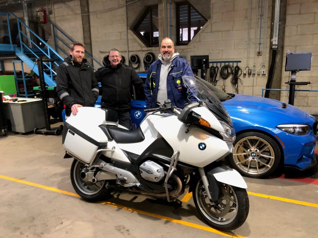 Lokale politie schenkt tweede BMW motorfiets