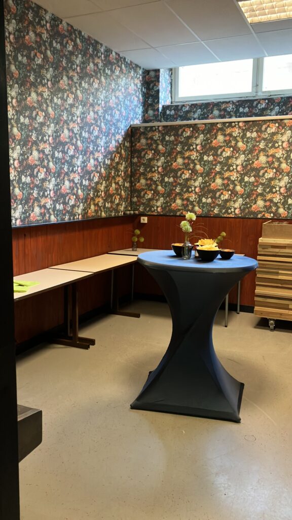 Rozenhof bloeit helemaal open