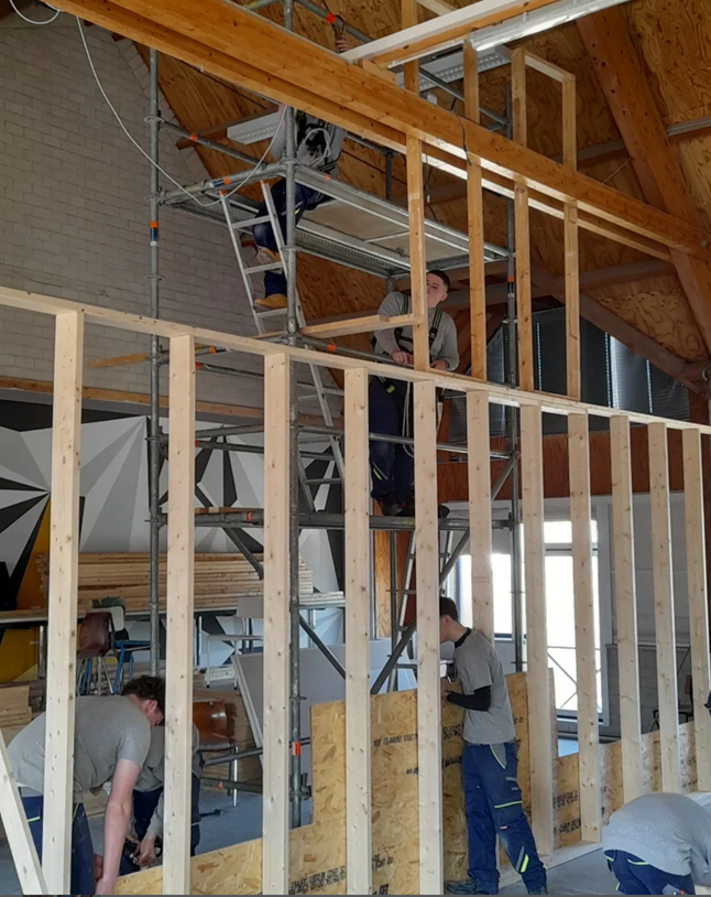 Leerlingen 5 Hout maken stijlwanden